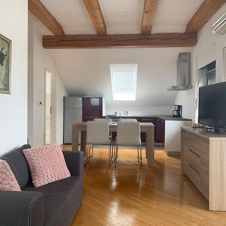 Ela'S Apartment Komenda Екстериор снимка