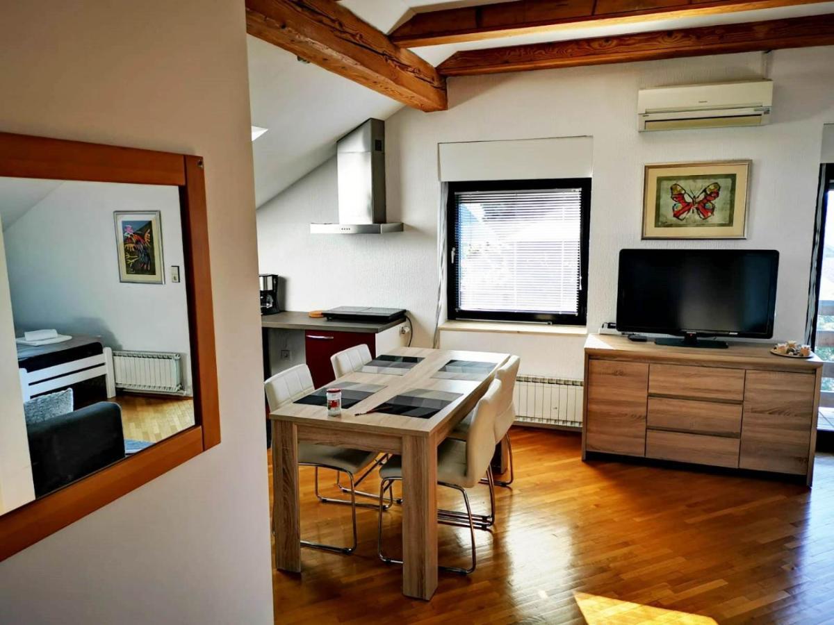 Ela'S Apartment Komenda Екстериор снимка