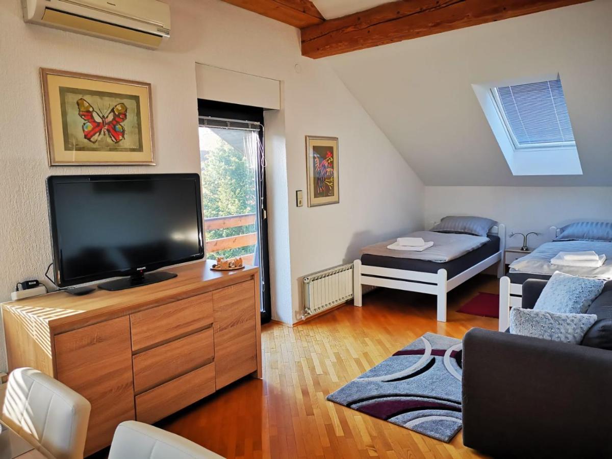 Ela'S Apartment Komenda Екстериор снимка