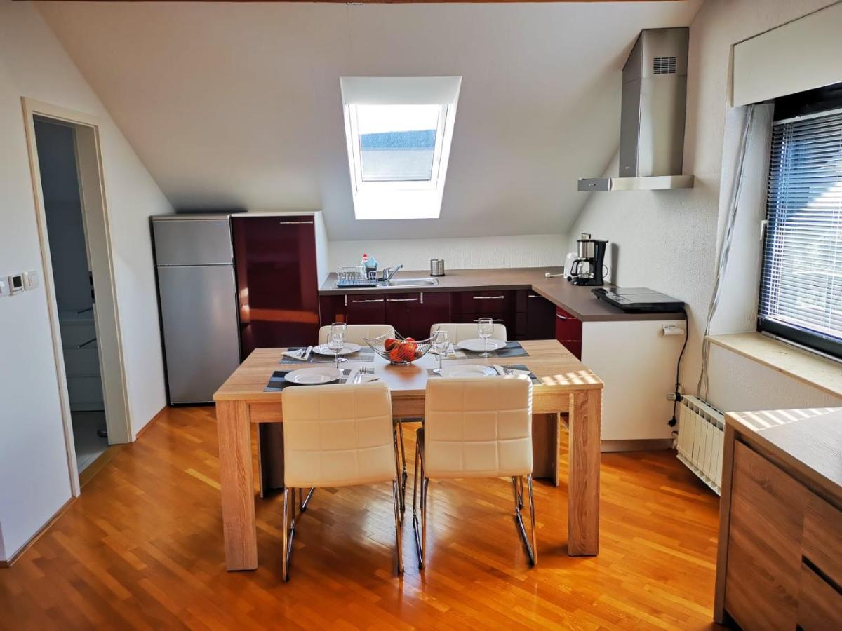 Ela'S Apartment Komenda Екстериор снимка