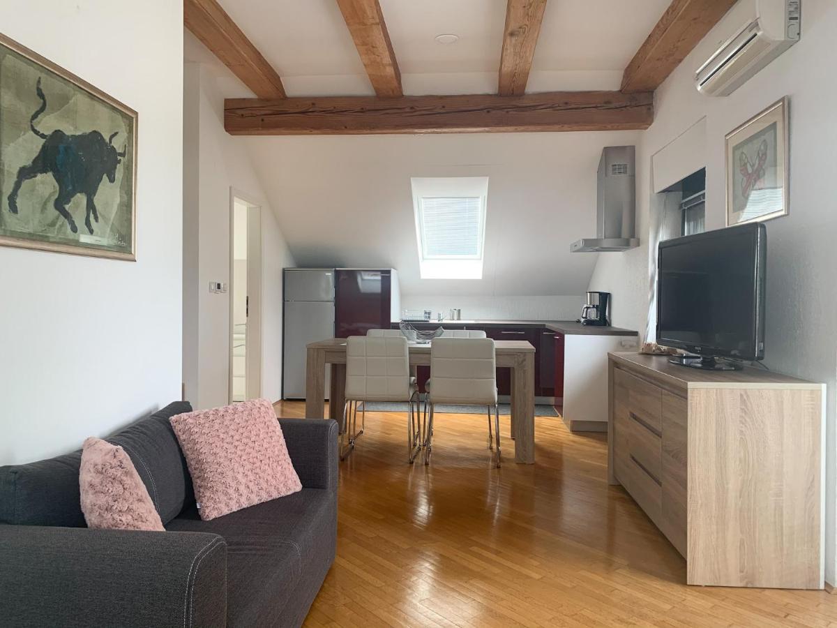 Ela'S Apartment Komenda Екстериор снимка