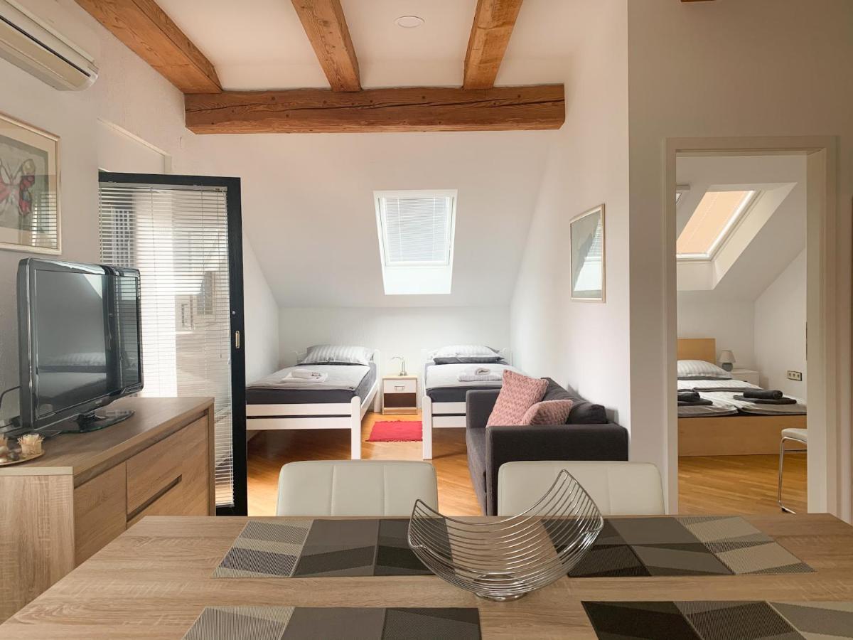 Ela'S Apartment Komenda Екстериор снимка