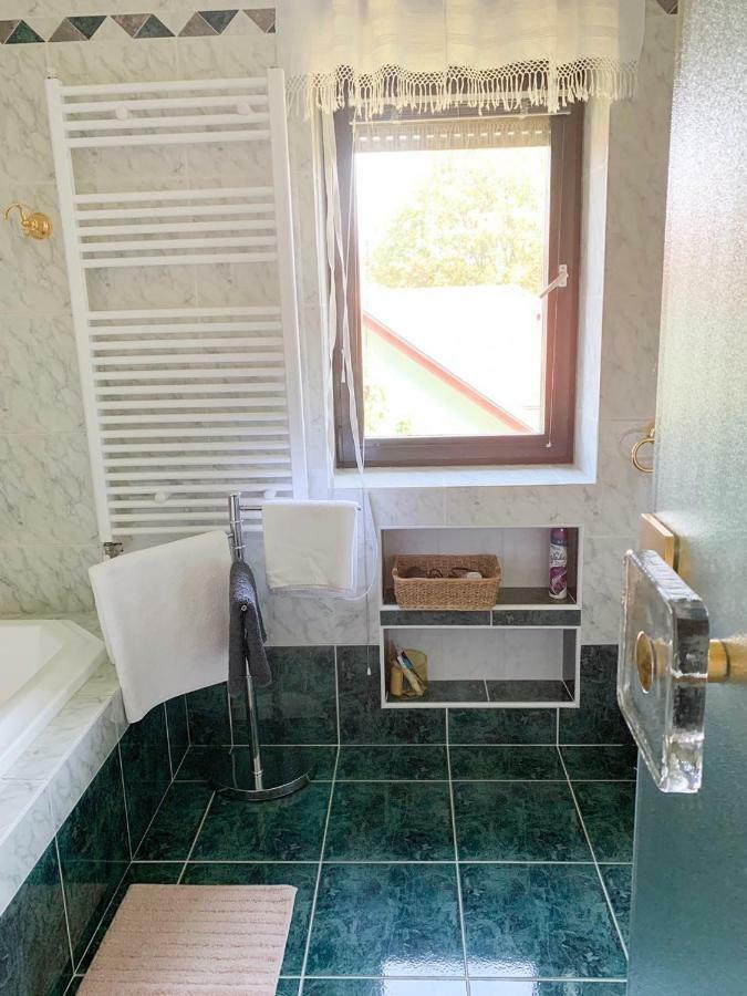 Ela'S Apartment Komenda Екстериор снимка